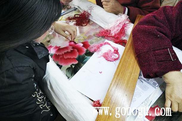 嬌古蘇繡,大型刺繡屏風(fēng)定做加工,刺繡現(xiàn)場(chǎng)