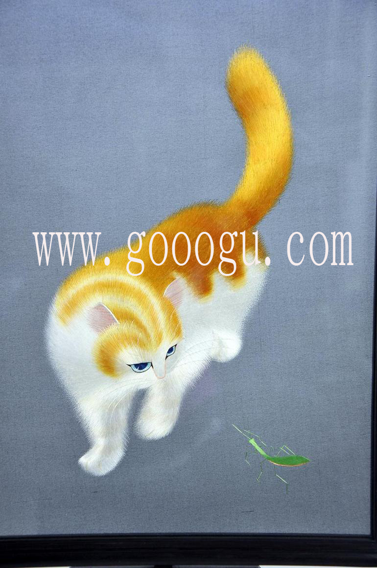 精品繡《貓戲螳螂》繡工精細(xì)!