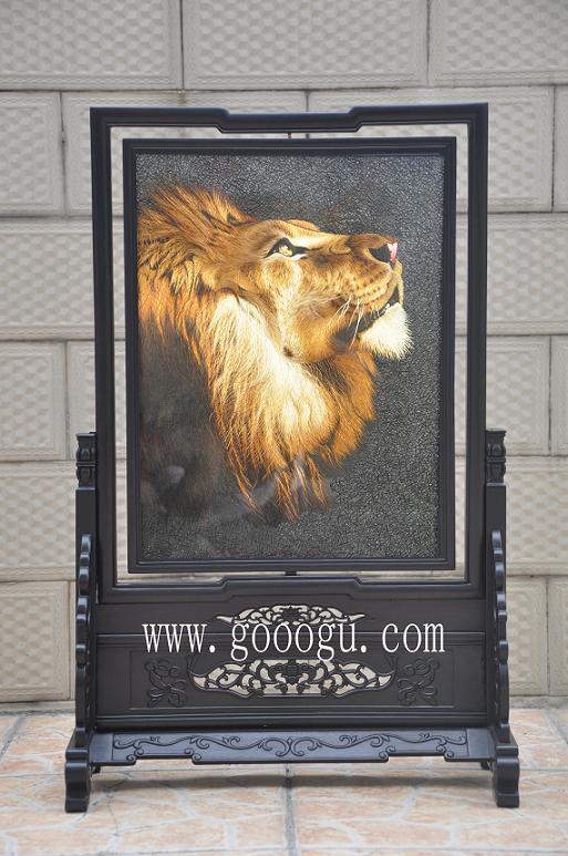 獅子是一種吉祥的之物,代表權(quán)利和公正。