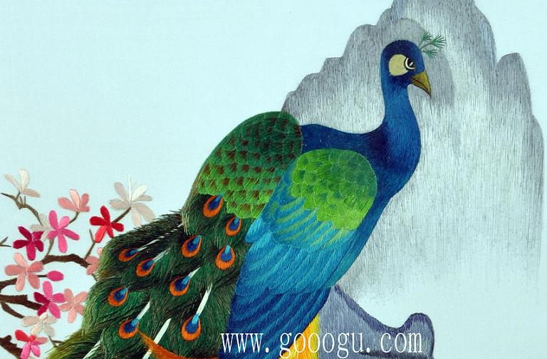 精品蘇繡孔雀圖、顏色搭配均勻、細(xì)節(jié)過渡平穩(wěn)！