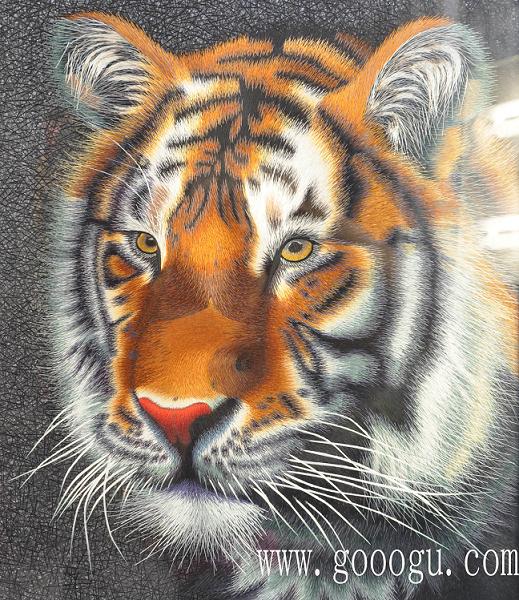 代表威嚴(yán),權(quán)利,榮耀。虎是強(qiáng)壯、威武的象征